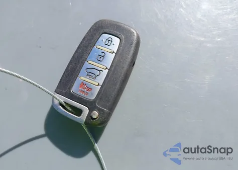 2012 Hyundai Genesis 4.6 z USA, uszkodzony, nr VIN KMHGC4DF8CU207126